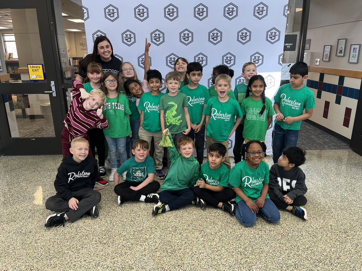 Ashley Vinz tweet media