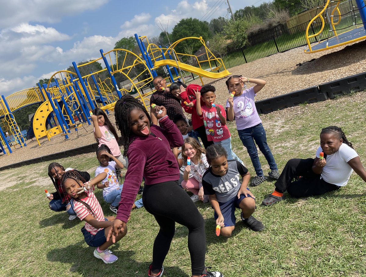MsReyes_TX's tweet photo. Fun Friday’s consist of celebrating students who completed 100 percent of their homework for the week! 5/5 pages completed! Nicely done cougars 🐾 ✔️ https://t.co/4FjexED8Jo
