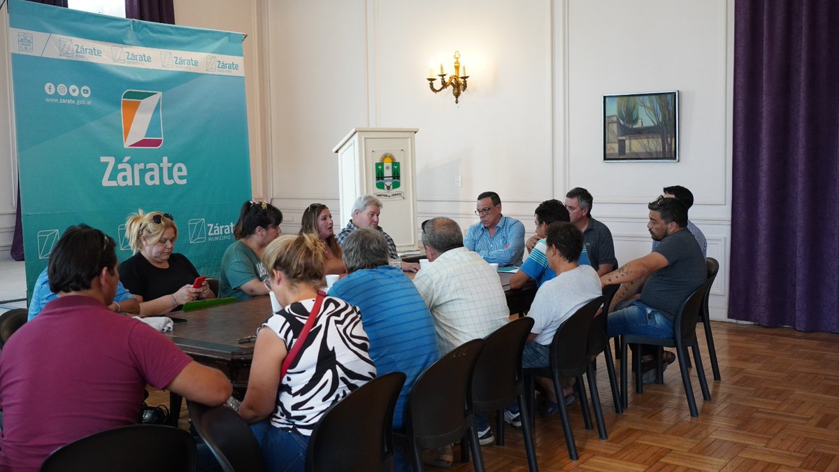 Positiva reunión con fomentistas para abordar temas de inseguridad. Los anoticié que estamos elaborando con U. de Quilmes un proyecto de ley y elevarla al Gobernador para crear una Policía Local que dependa de los zarateños. Se debe construir la seguridad, trabajando firmemente.