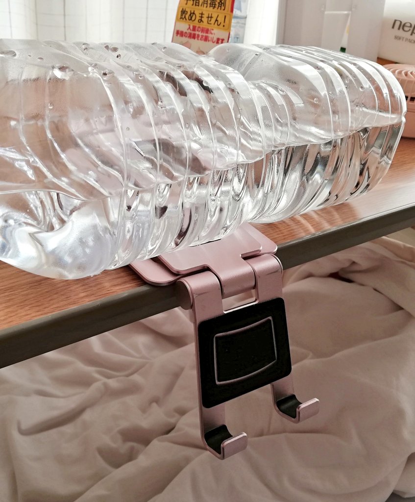 入院中の作業環境
普段座椅子に座ってiPadいじってるからベッド上でも意外と違和感なく仕事できてます 