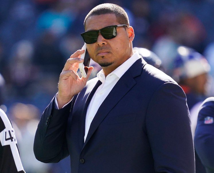 BREAKING NEWS: The <a href="/ChicagoBears/">Chicago Bears</a> have just finessed the fuck out of the Carolina Panthers, trading the first pick in the draft for DJ Moore, pick 9, pick 61, as well as a 24 1st and 2nd.