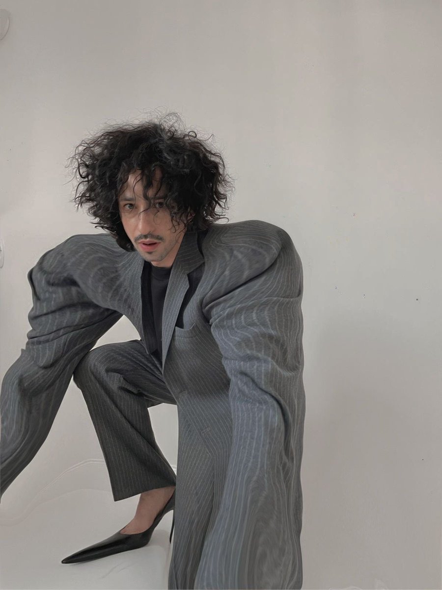 VahramZaryan's tweet image. So, the Paris Fashion week went with high heels and PAPIK suit 🤍
@papik.brand #papik #papikparis #parisfashionweek  #vahramzaryan