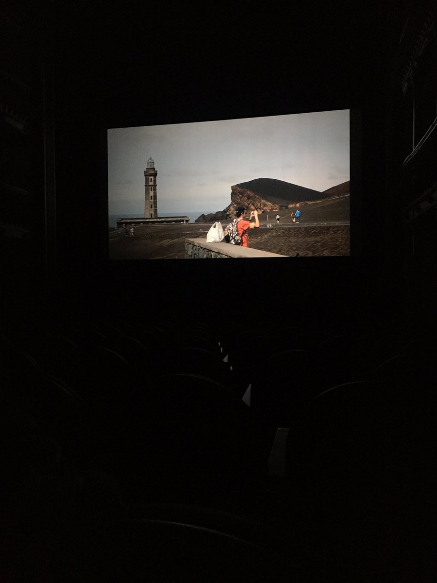 MarRayDada's tweet image. Aquesta illa enmig de l’Oceà Atlantic és casa, és estima i és cinema!  “A Fotógrafa do vulcão” torna a #Faial #Açores #Municipiodahorta #azoresislands #Azores #Capelinhos #marnavarrollombart #womanfilmmaker #filmmaker #8m #teatrofaialense #hildarebelo #afotógrafadovulcão