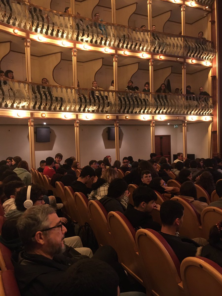 MarRayDada's tweet image. Aquesta illa enmig de l’Oceà Atlantic és casa, és estima i és cinema!  “A Fotógrafa do vulcão” torna a #Faial #Açores #Municipiodahorta #azoresislands #Azores #Capelinhos #marnavarrollombart #womanfilmmaker #filmmaker #8m #teatrofaialense #hildarebelo #afotógrafadovulcão