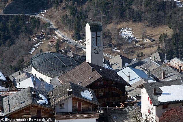 TheNorskaPaul's tweet photo. Who wants to move to #Switzerland ☝️😃
#Albinen in canton of Valais, is offering £50k to move to the mountain valley village.
It’s 4,264ft above sea level & in 2020, there were just 243 residents in the village with the scheme originally launched in 2018. Oh please, temptation😍 https://t.co/NPVDoJG7An