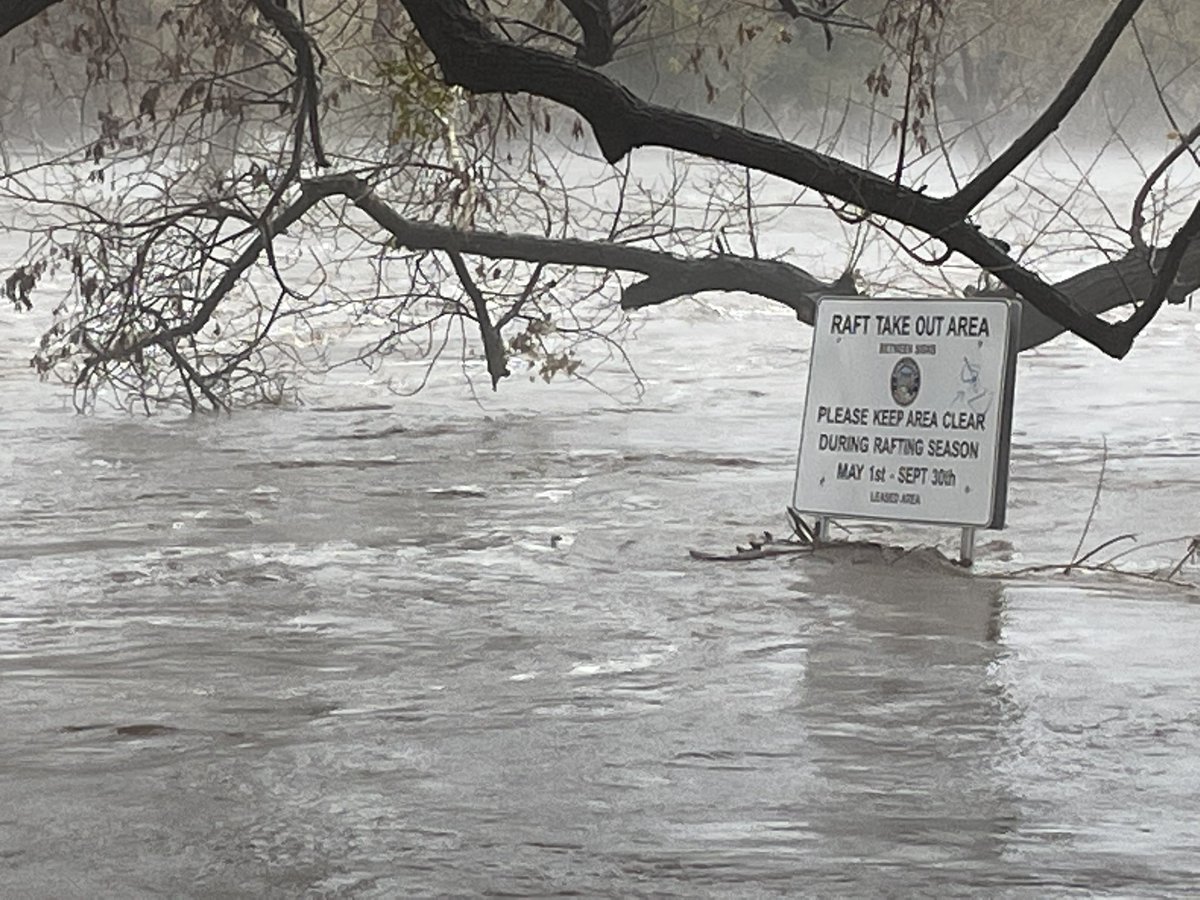 kerncountyfire's tweet image. Some of the latest photos coming in from the Kernville area. No injuries or rescues have been reported. #kerncountyfiredepartment #earlymarchweatherresponse