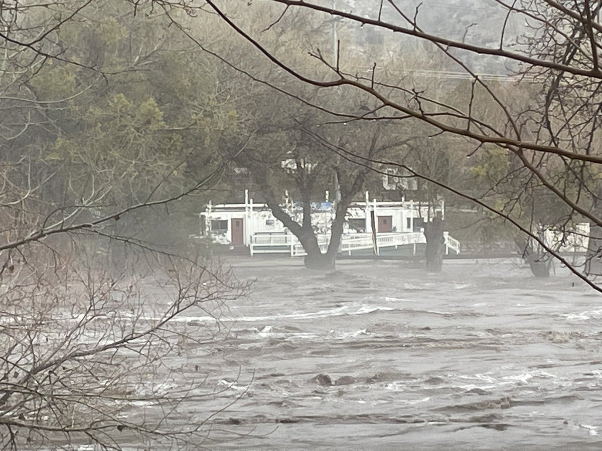 kerncountyfire's tweet image. Some of the latest photos coming in from the Kernville area. No injuries or rescues have been reported. #kerncountyfiredepartment #earlymarchweatherresponse