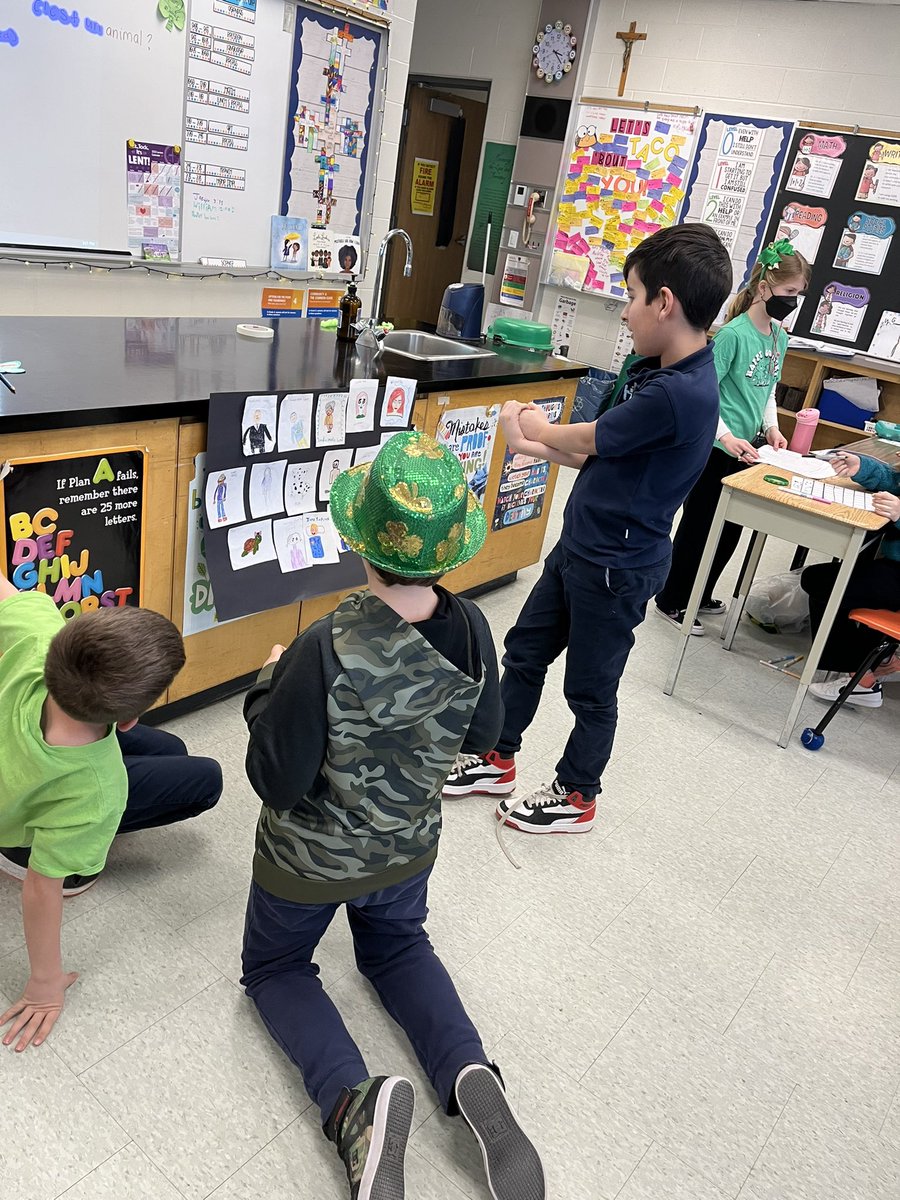 MsPimentel1's tweet photo. Today we played “qui est-ce” with a fictional family we created together. Students were so excited to see their drawings and play- what a great way to start march break!  #frenchisfun @HolyRosaryM @HCDSBFrench #Unstoppable @Ms_Gustin1 https://t.co/JU6AvxUYIA