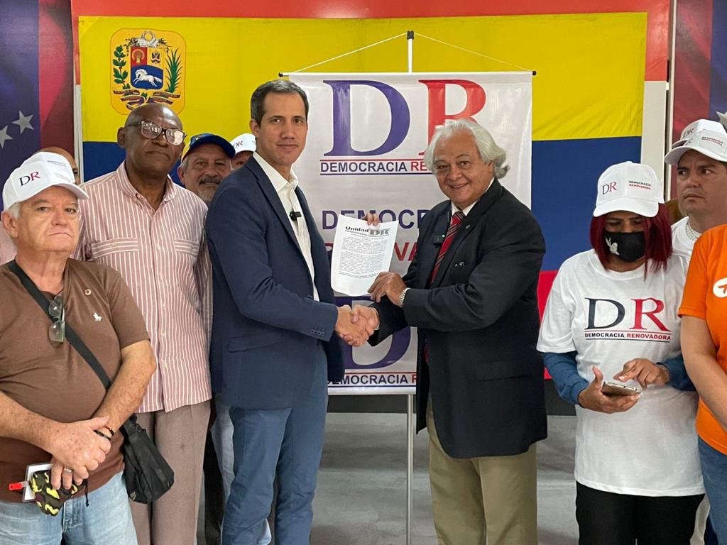 VoluntadPopular's tweet photo. Nuestro candidato a la Primaria, @jguaido, recibió el respaldo absoluto de Democracia Renovadora y Fuerza Liberal. Esto constituye una valiosa alianza de cara a la elección Primaria. https://t.co/kXKsgPHNbg