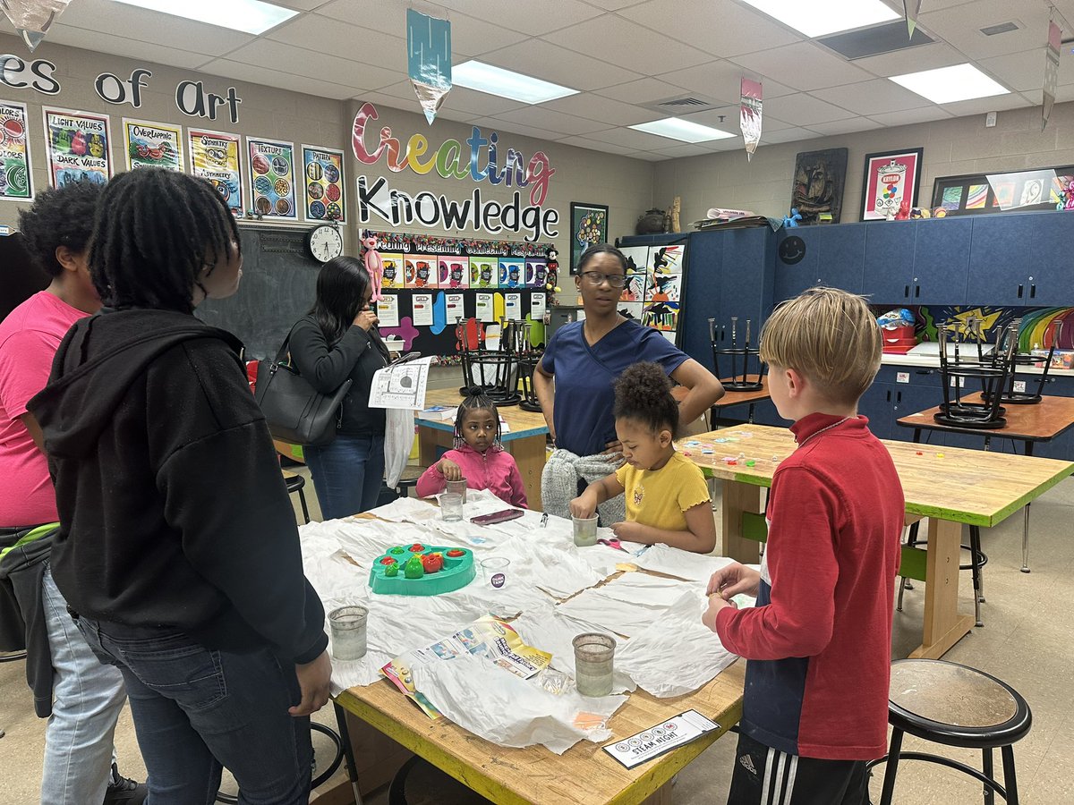 We had a fantastic turnout for our STEAM night! Lots of fun was had. #ultimatelearningexperience <a href="/MabletonES/">MabletonElementary</a> photo credit: <a href="/kelsea_townsend/">Kelsea Townsend</a>