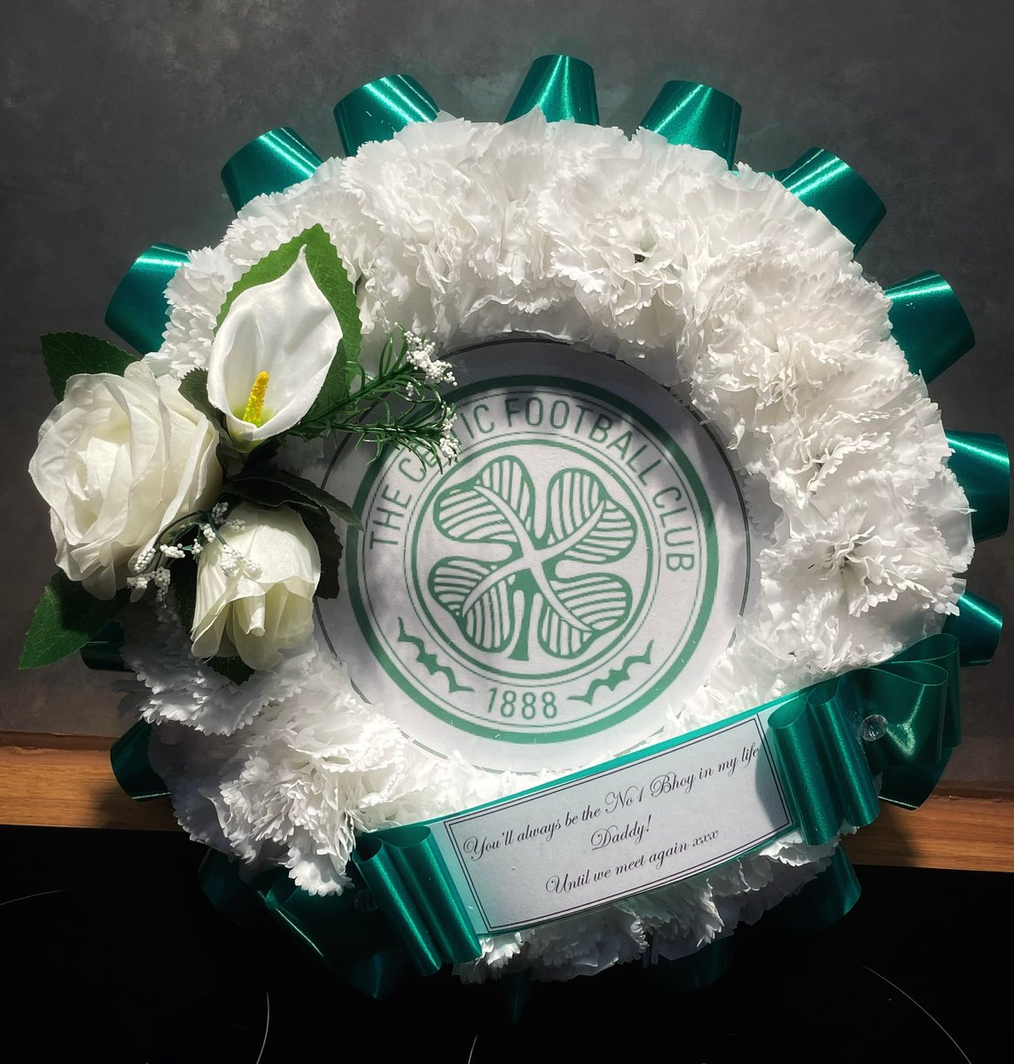Ladyjane841's tweet photo. Though you feel miserable &amp; you think your on your own, remember your a part of the Celtic Family &amp; you’ll never walk alone. RIP Dad 💔 #CelticFC #RIP #alwaysinourhearts #dad #missyou https://t.co/NKtPZTmnu4