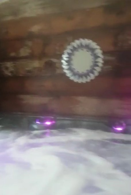 Just relaxing in the jacuzzi 😋 https://t.co/Dk3sa7nvmL