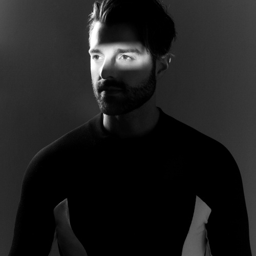 MusicNewsWeb's tweet photo. https://t.co/cGbkkwoEyS Brazilian DJ Alok on his success with Britain's elite music superstars - #livealok @alokoficial #DJAlok https://t.co/Yh2vM0j7t1 https://t.co/RV4ZW4KS4b