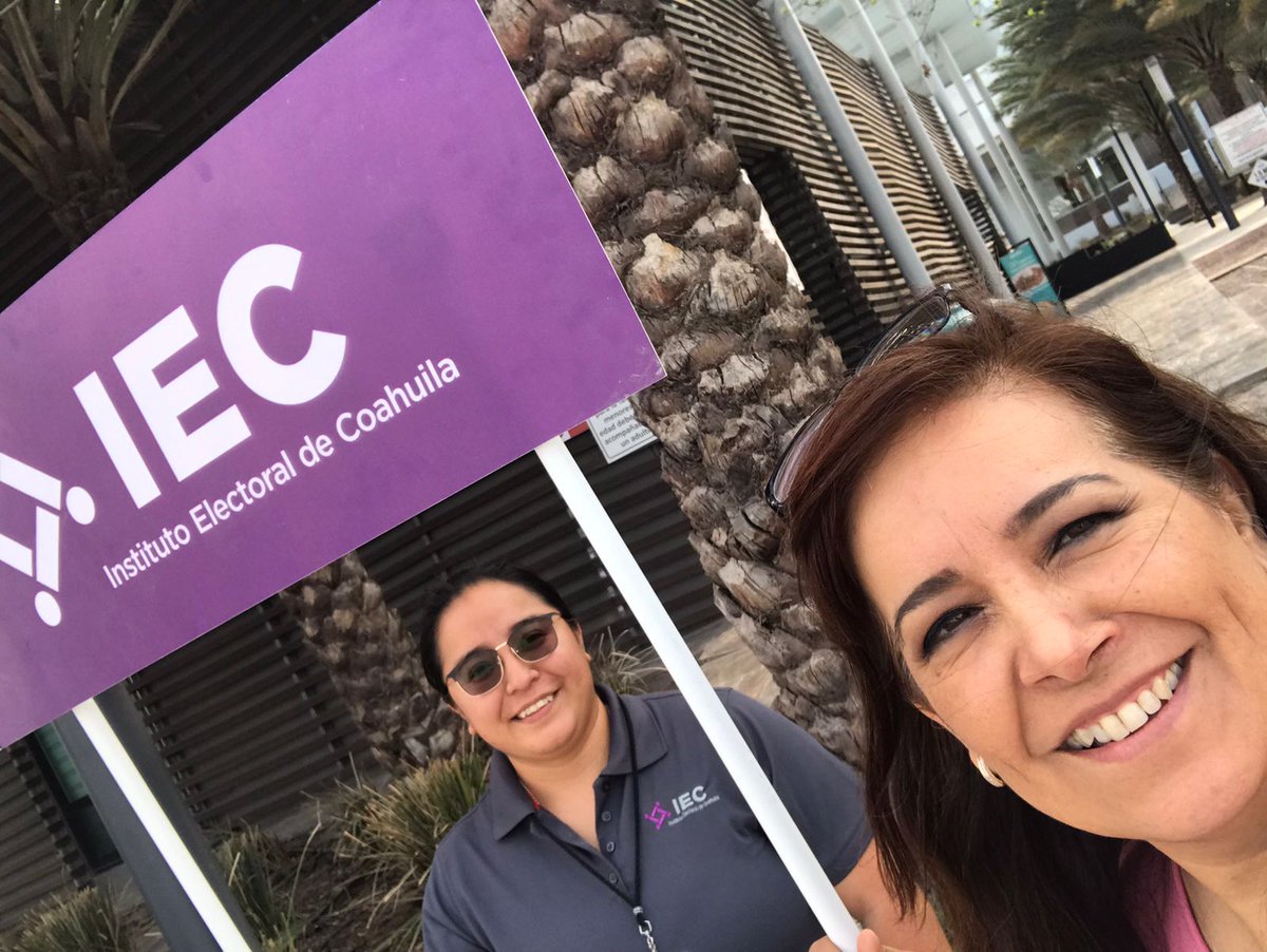 CD13_Coah's tweet photo. #IECInforma
Dentro de nuestras actividades para promover el #VotoExtranjero en el #PEL2023 consejerías del @CD13_Coah colocaron #StandInstitucional en #ParqueCentro @Jake02Ceci @IEC_Coahuila @rodrigo_0378 @Jorge_dlp @scarDanielRodr8 @madeleyn3 @ileann77 https://t.co/gnODLFHGva