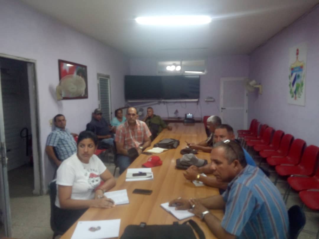 AMPPContramaest's tweet photo. Con la presencia del funcionario del Partido  y  del Vicepresidente  del Consejo de Defensa Municipal  intercambian  ante la crisis de la sequía y la presencia  de incendios  con el objetivo de trazar acciones para enfrentar los incendios en  Los Negros y la Torcaza. https://t.co/oQMxhcXadL