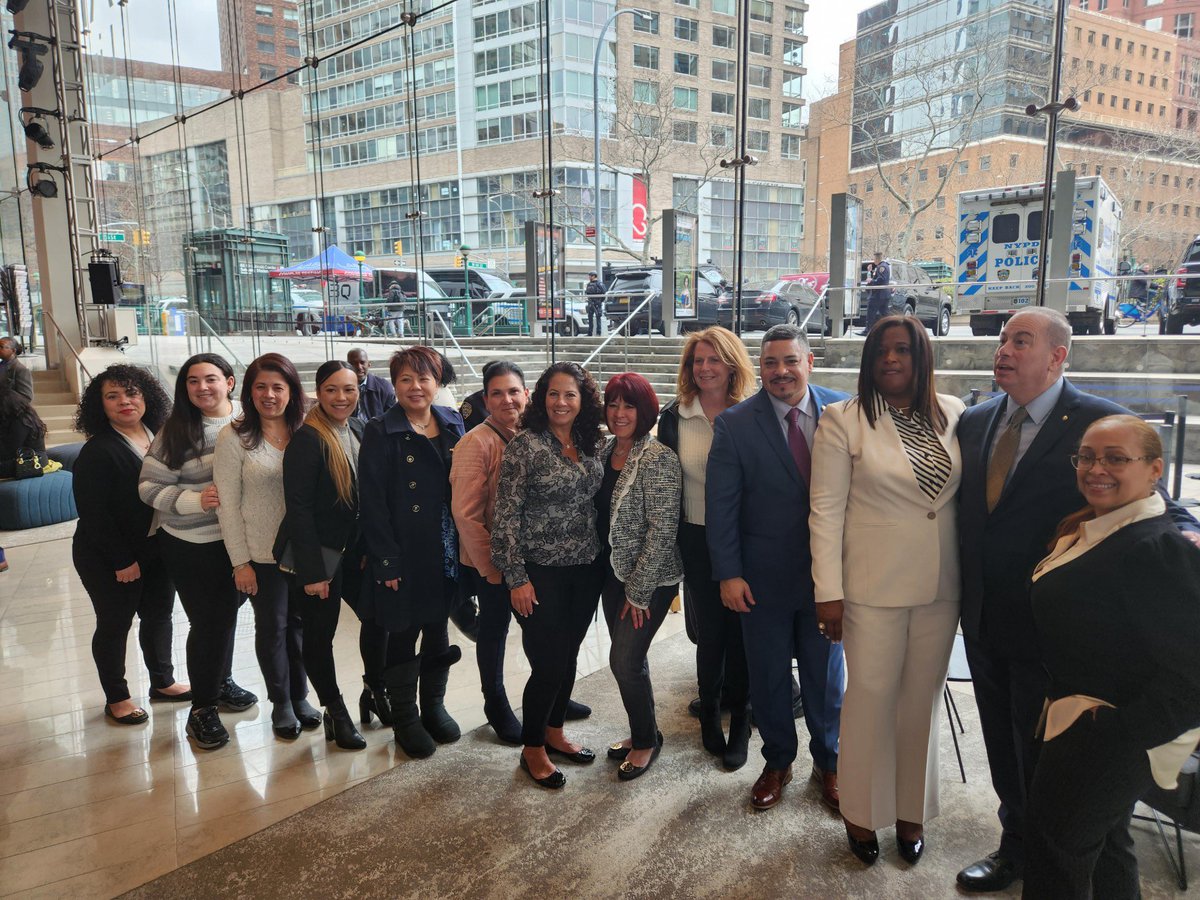 NYCPDDEA's tweet photo. Today, DEA Board Officers, fellow Detectives, and cops of all ranks joined the families of NYPD Detectives Rodney Andrews and James Nemorin to honor of our fallen heroes as we mark the 20th year since their line-of-duty murders. Together, we will #NeverForget. https://t.co/gqD6WEbsoT