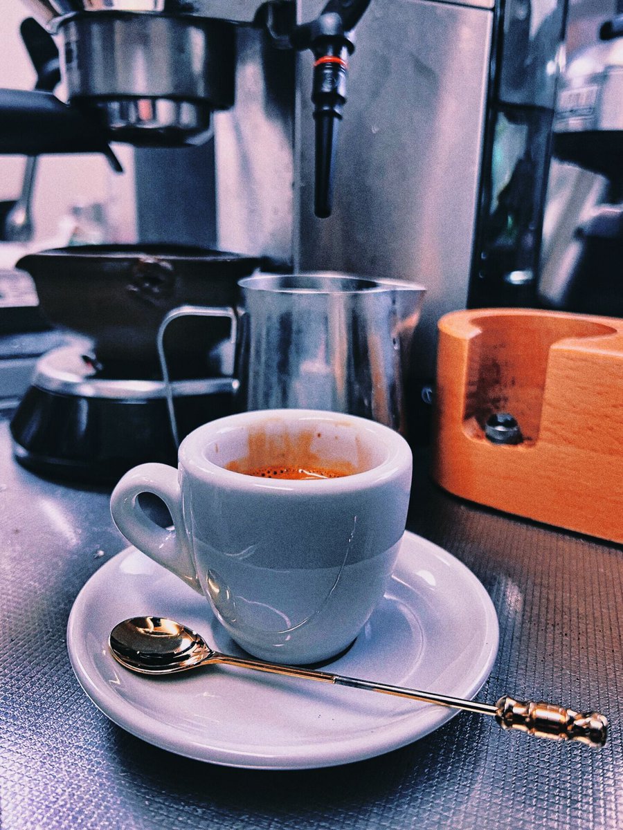 sendai_jyouhou's tweet photo. おはようございます。
デロンギ ec680 で抽出。
@nob_caffe さんの グアテマラ ウエウエテナンゴ。酸味が高く、甘いフルーツの風味。それからチョコレートのような風味。
#エスプレッソ #ec680 https://t.co/Amx7PY46bW