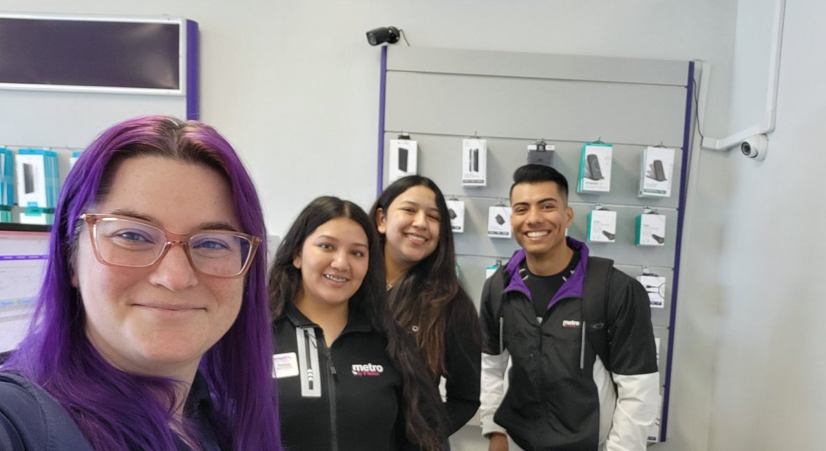 Laura Gold tweet media