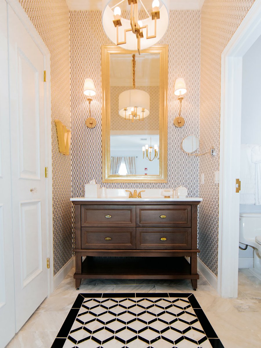 TheWilliam15's tweet photo. Traveling with the girls for #Boerne Market Days on April 8-9? Rest easy knowing there is plenty of space for everyone to get ready in our gorgeous bathrooms. Look at that counter space, lighting, and mirrors! Book today at https://t.co/Jp8ZZVIp2o. #travel #thewilliam https://t.co/ziI786qkej