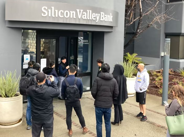 Here’s the latest on the collapse of Silicon Valley Bank local10.com/business/2023/…