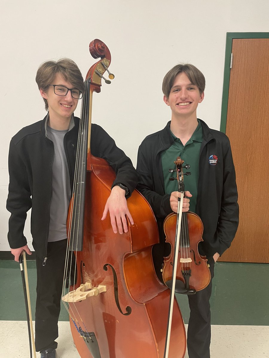 Congratulations to Carter Grupe and Andrew Lubiewski on earning an exemplary rating with their violin/bass duet and advancing to the state solo & ensemble festival! 🎶