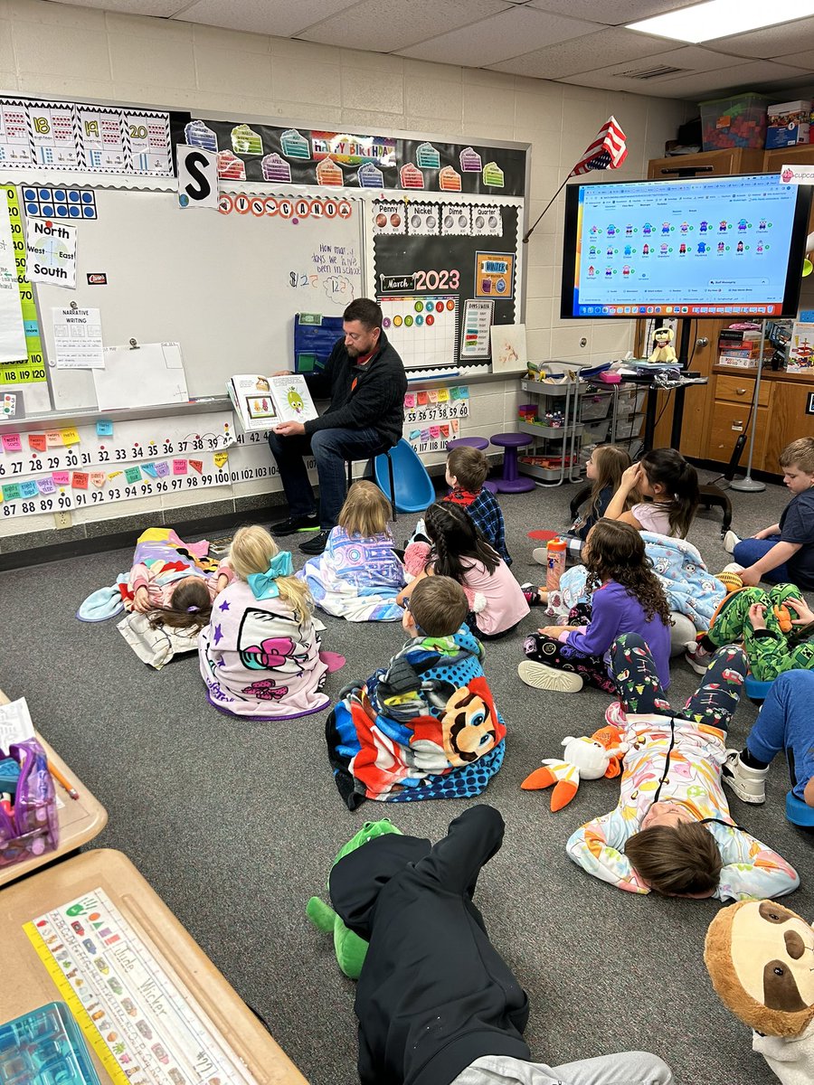 malpete1010's tweet photo. Thank you @OmahaSWM (Camille, Morgan, &amp; Carina) and @erichrachwitz from Twin Creek Animal Hospital for reading to our students @BirchcrestTiger!  📚 We appreciate you taking time out of your busy day to connect with our #bctigers.  #bpsne https://t.co/5zSSREfIob