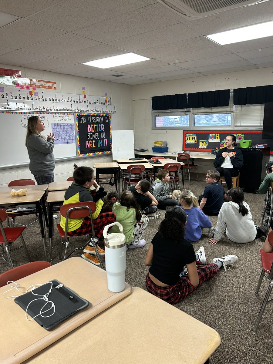 malpete1010's tweet photo. Thank you @OmahaSWM (Camille, Morgan, &amp; Carina) and @erichrachwitz from Twin Creek Animal Hospital for reading to our students @BirchcrestTiger!  📚 We appreciate you taking time out of your busy day to connect with our #bctigers.  #bpsne https://t.co/5zSSREfIob