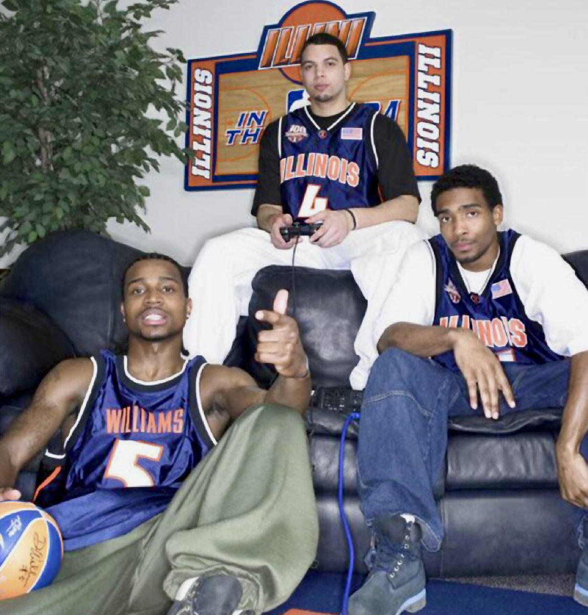 ThrowbackHoops's tweet photo. 2005 Illinois Fighting Illini 

#MarchMadness https://t.co/H7fYC0M338