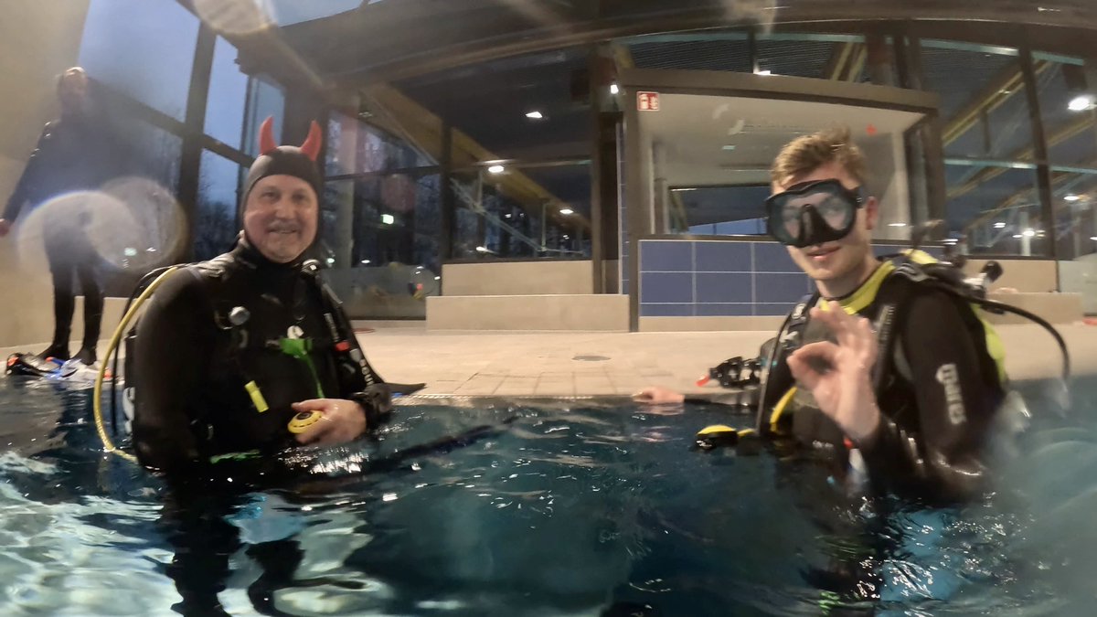 diveXellence's tweet photo. Wieder 5 #OWD 🤿 Schüler haben am Mittwoch den ersten Schritt unter Wasser gewagt🤗. Wann kommst du mit?
#padi #divingisfun #waterlust #tauchenlernen #tauchen #diving #torchbearer #ulm #laupheim #tauchschule #tauchschuleulm #tauchenlernen #schweben #schwerelos #atmenunterwasser https://t.co/QUHATBMZEh