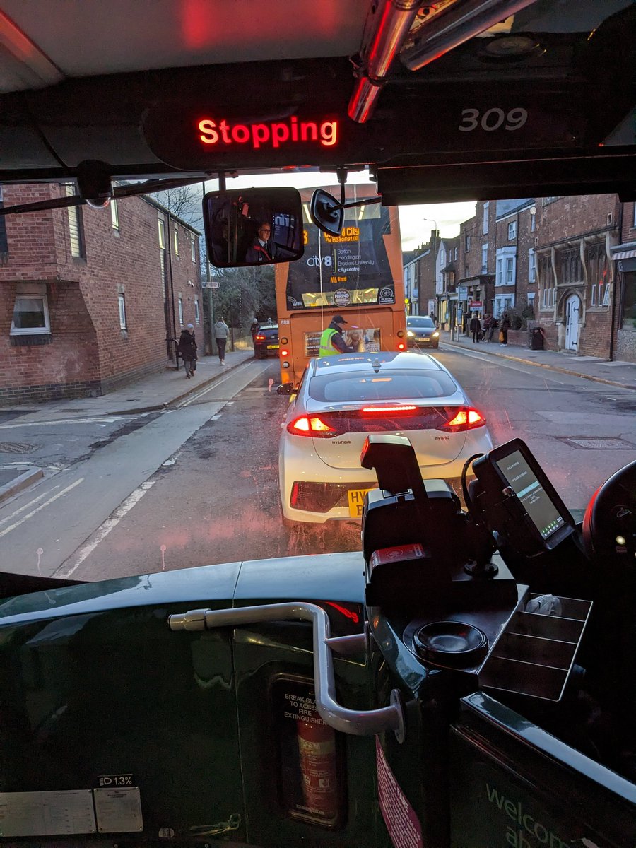 _danielbarker's tweet photo. Cheers LTNs @EmilyKerr36 whatsbthe solution? Always backed up on st Clements now https://t.co/UiORlrItUW