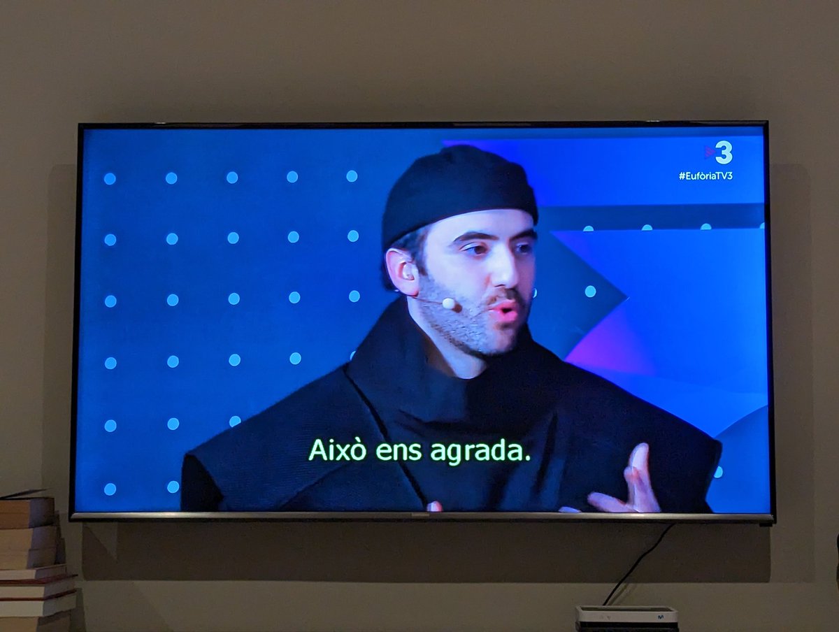 maxcaned's tweet photo. Uns california rolls i uns makis de salmó, si us plau #euforiatv3 https://t.co/LVmeGUEADF