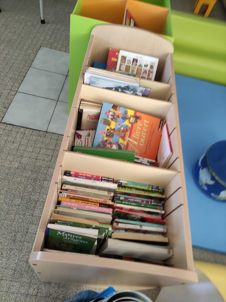 CircoGtn's tweet photo. Le #10marsjelis 🕙dans la @CircoGtn. 
Je lis dans la classe, je lis dans la cour, je lis sous les arbres, assis, allongé , seul, avec ou pour les autres. Je lis pour rêver...
👏 👏De beaux moments de partage. Bravo à tous !
💥Que vive le livre!
@LETVal3 @AcGuadeloupe https://t.co/tIuiPnHdp4