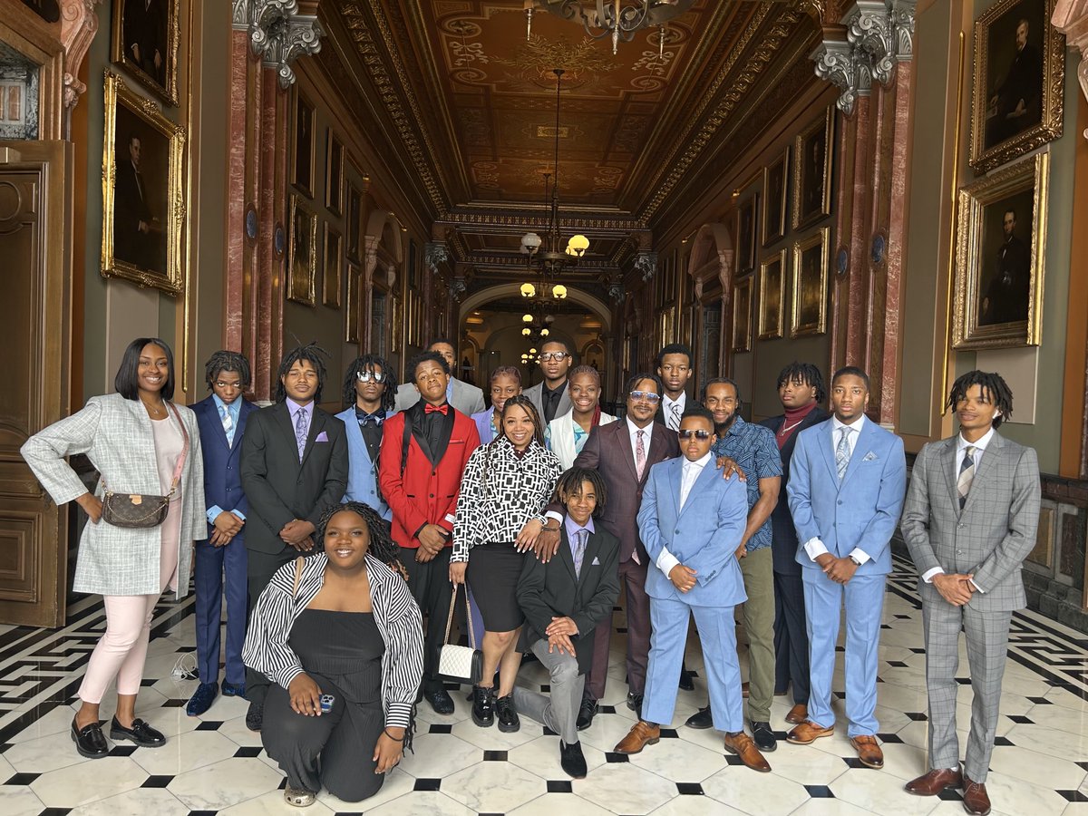 LostBoyzInc's tweet image. Lost Boyz takes Springfield! Down here to do College tours and more! #LifeOutsideOfTheChi @LostBoyzInc #SpringfieldTrip