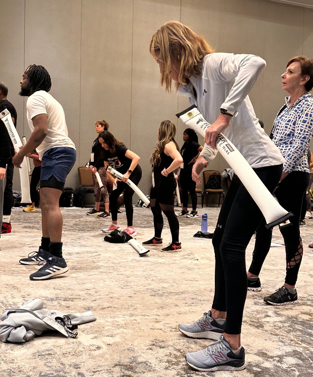 ideafit's tweet photo. Trainers are focusing on grip strength, core stability and joint mobility as pillars in the Functional Fitness and Strength for Long Term Health session, presented by Sarah Apgar, MBA and Carrie Armacost. ๐๏ธโโ๏ธ
#ideapti #pti23 https://t.co/6rVyfwFssD