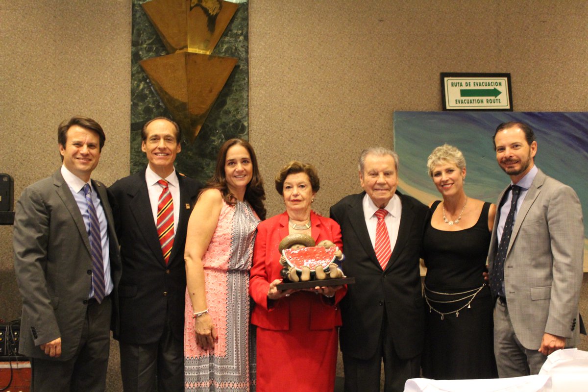 ONImexico's tweet photo. Con tristeza por la separación, pero con profundo agradecimiento por su vida, la familia ONI lamenta el fallecimiento de Tere Obregón de López, quien nos deja un gran legado a todos los que tuvimos la oportunidad de conocerla. 🙏 https://t.co/mZ9wqaP2vs