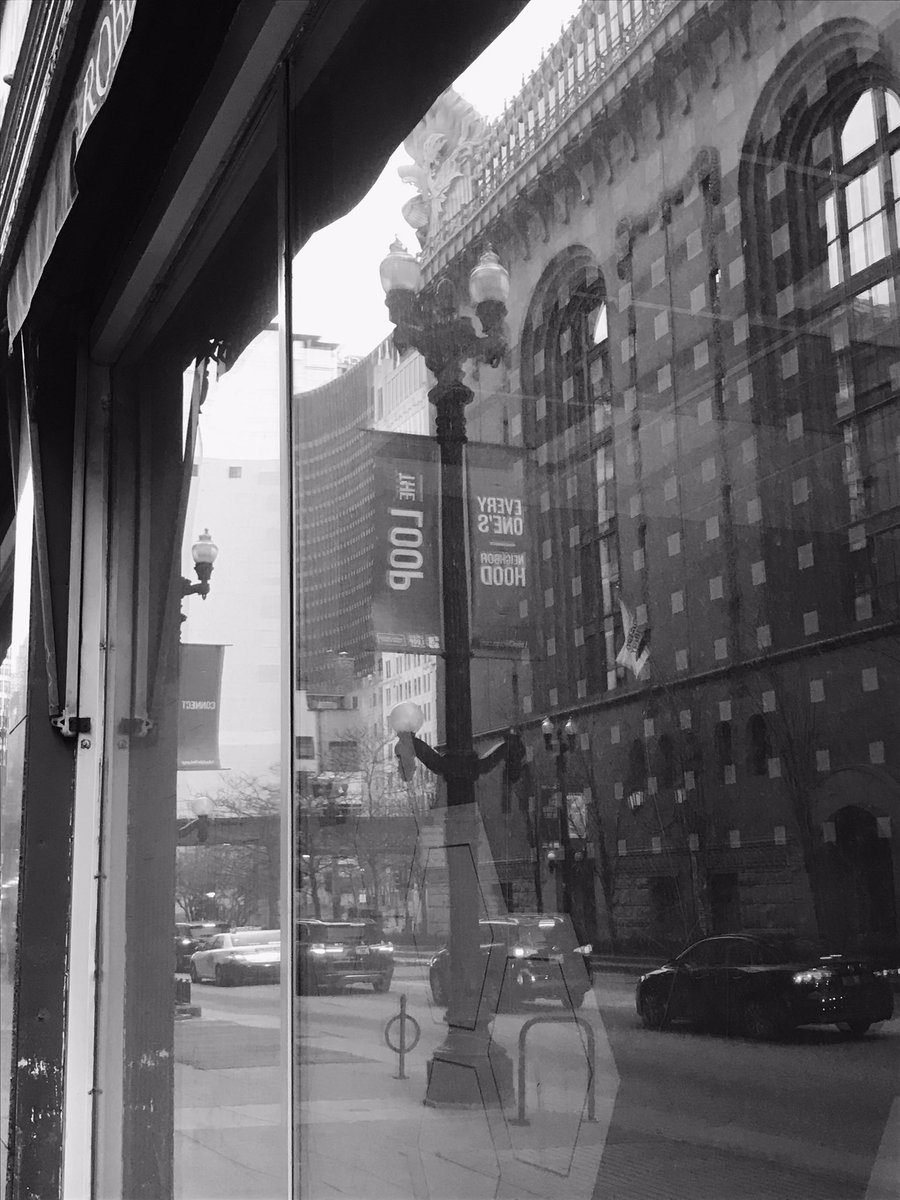 50FivePhotoJ's tweet photo. Street Photography
50Five Photo Journal
https://t.co/DHobDg0Rkm
#50FivePhotoJournal
#Photography
#StreetPhotography
#iPhone7
#iPhone7Camera
#Illinois
#Chicago
#SouthLoop
#StateStreet
#Reflections
#BuildingReflection
#HaroldWashingtonLibrary https://t.co/z4lDi3WHFI