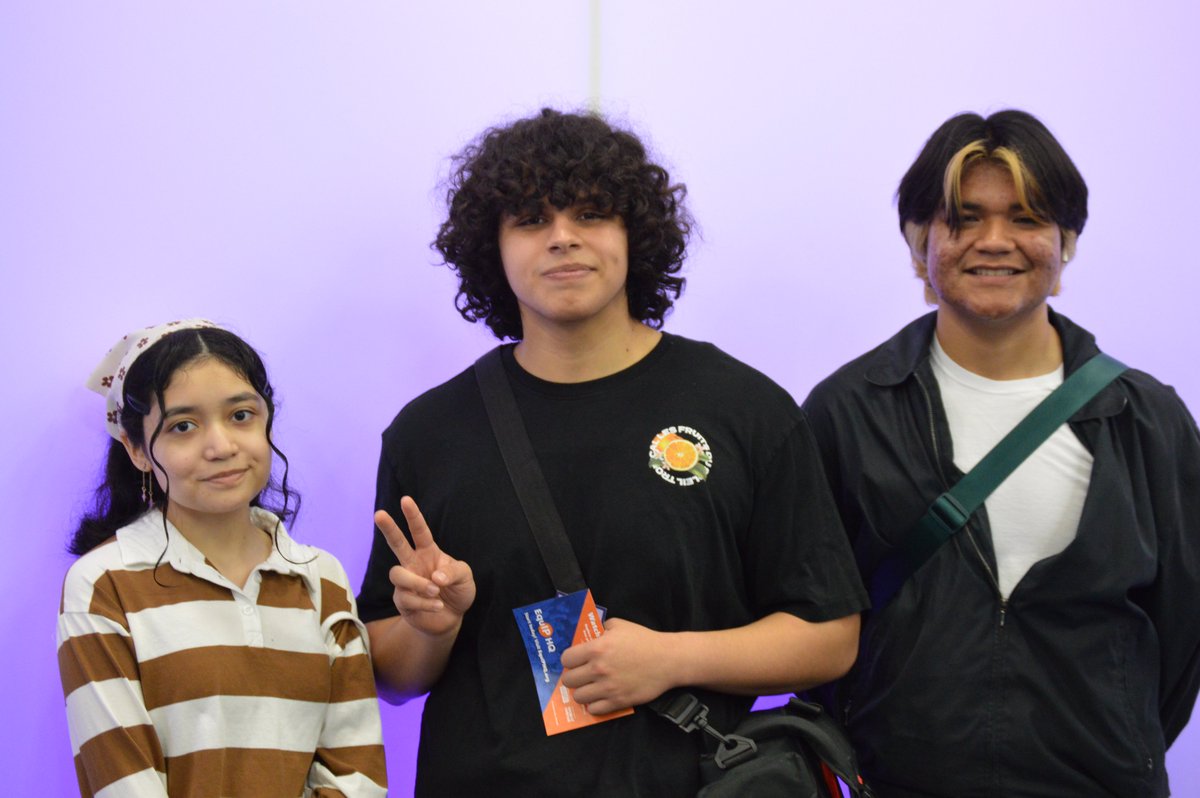 One of our students got to interview the two hosts of @ReportingLabs 'On Our Minds' podcast @SXSWEDU: youtu.be/r0_NB4kJDgM @ManorISD #studentjournalism #studentvoice @JessikaHearne