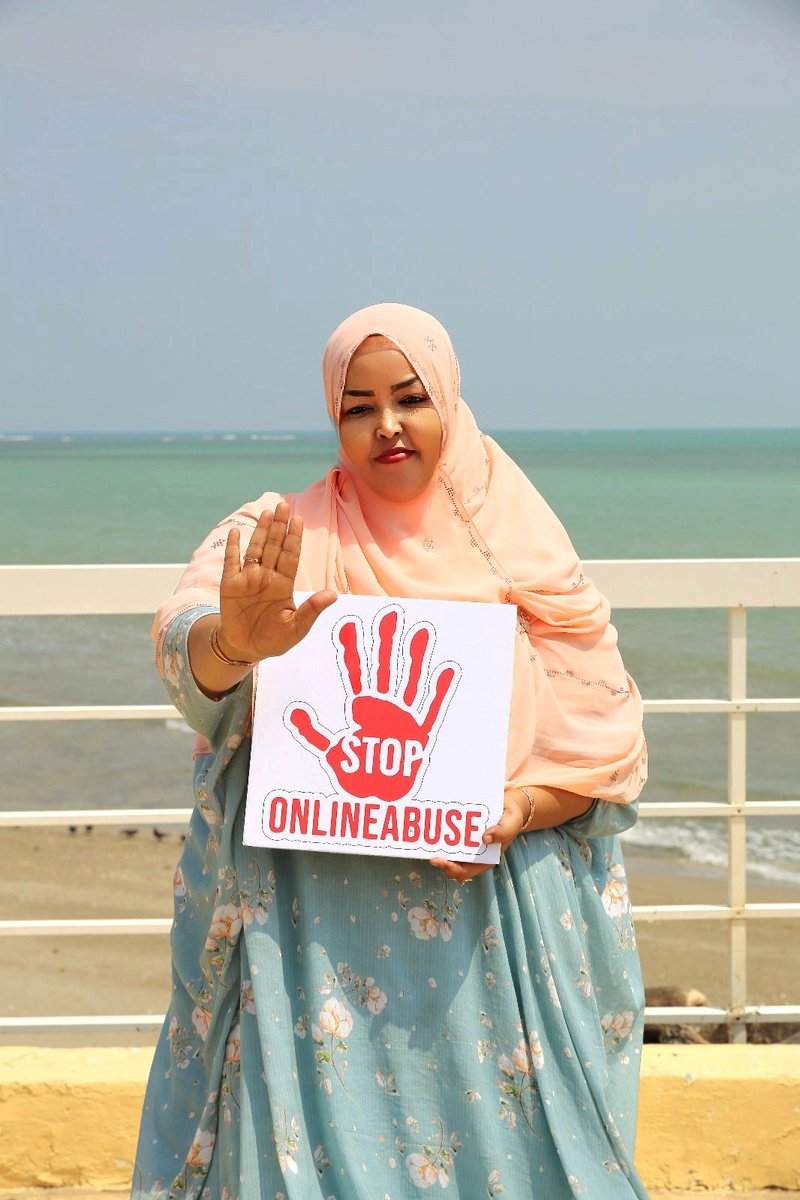 Stop⛔️🚫
#BrisonsLeSilence
Je dis haut et fort !
No aux #harcèlements en Ligne 
Ensemble, nous pouvons faire une différence en brisant le silence et en travaillant ensemble pour créer un environnement en ligne plus sûr pour tous.
#Djibouti
#reseauxsociaux 
#onlineabuse