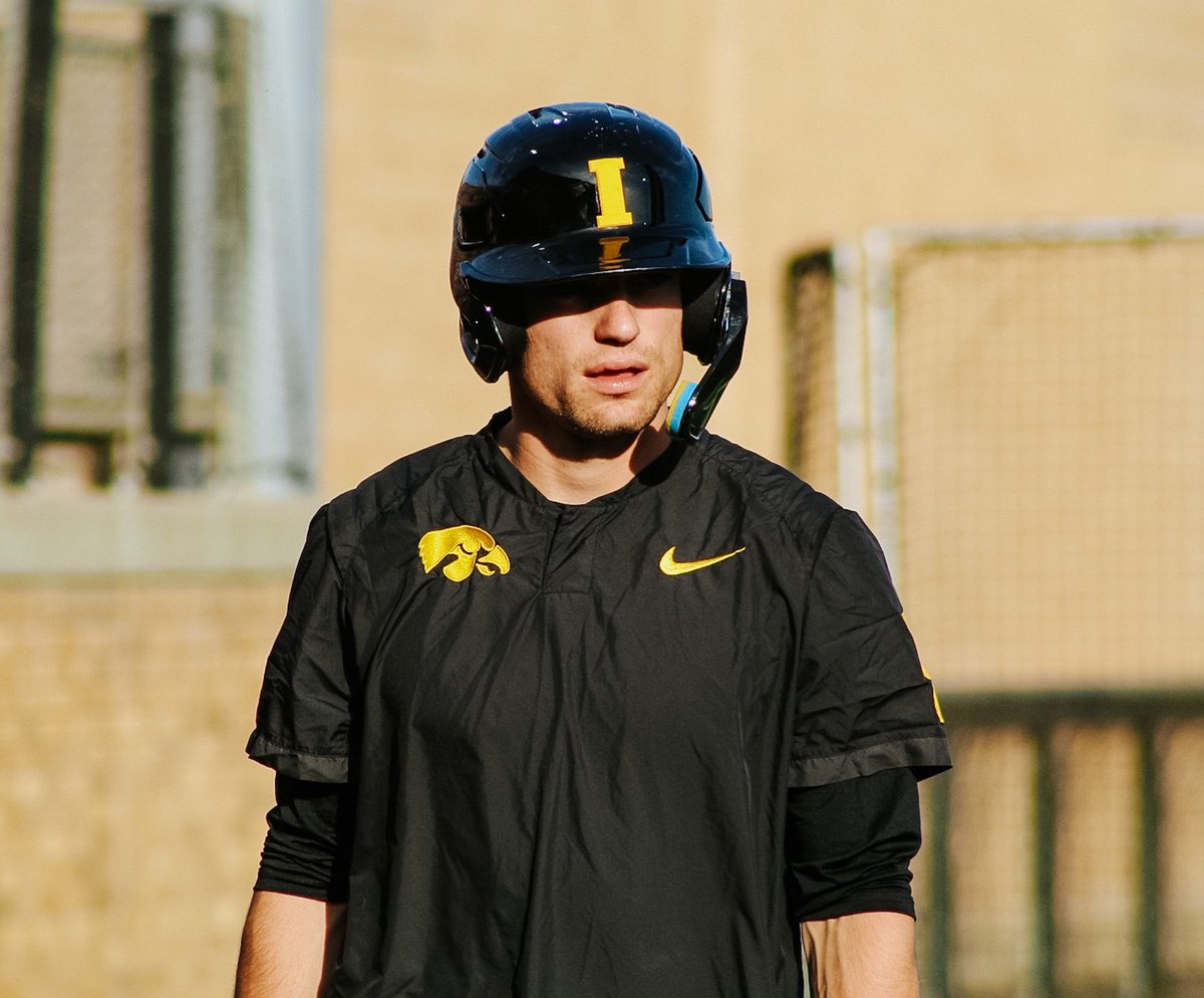 UIBaseball tweet picture