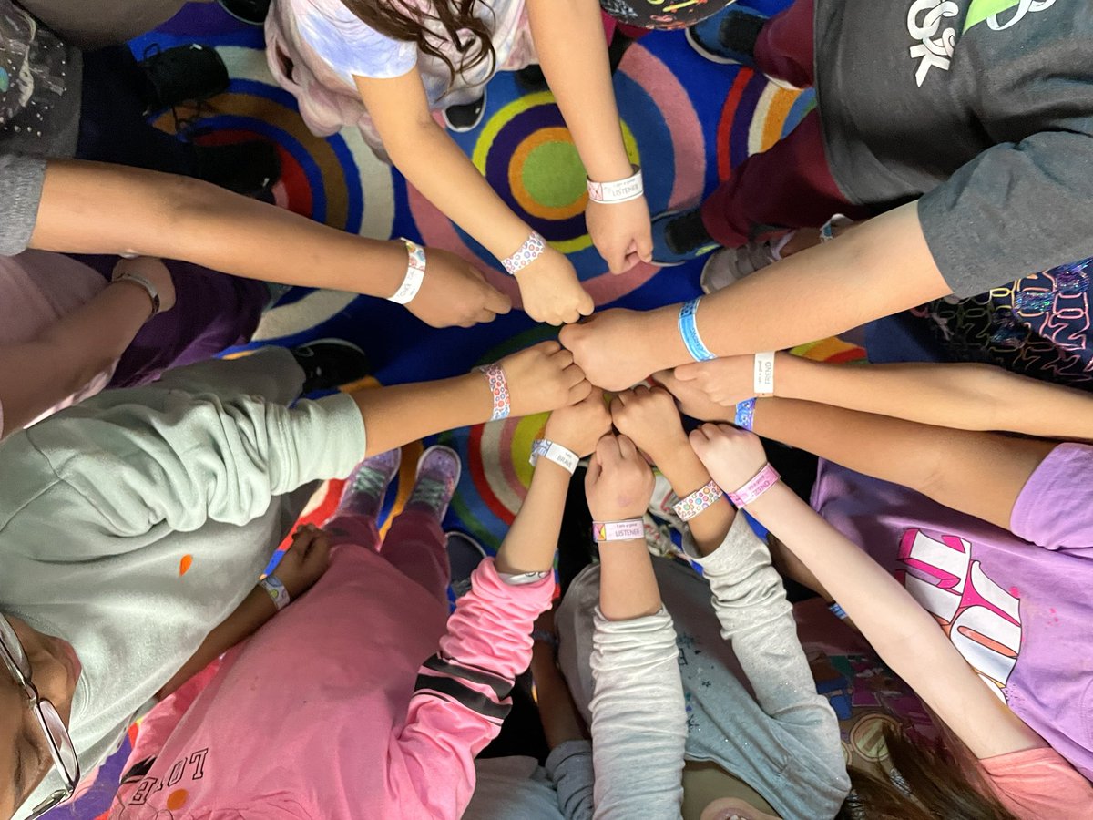 Mason_rm9's tweet photo. SEL Day! We read a story, put on our confidence spots, wrote affirmations andmade bracelets 🥰🥰@GCEgators  @WayneTwpSuper #SELDay #gatorgreatness https://t.co/TpC3gAaID2