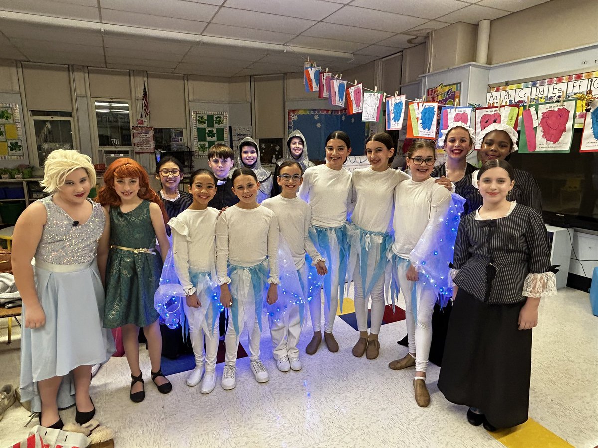 Ms_Lafferty1's tweet photo. We are ready!! Frozen Jr. 🤍🤍 SO PROUD OF THESE KIDS!! Part one of pics! #dramaclub #fpbsdSHINES @SusanFazio15 @dmammolito @FPBSchools @MsSternJLC https://t.co/rQIUSH7bbw
