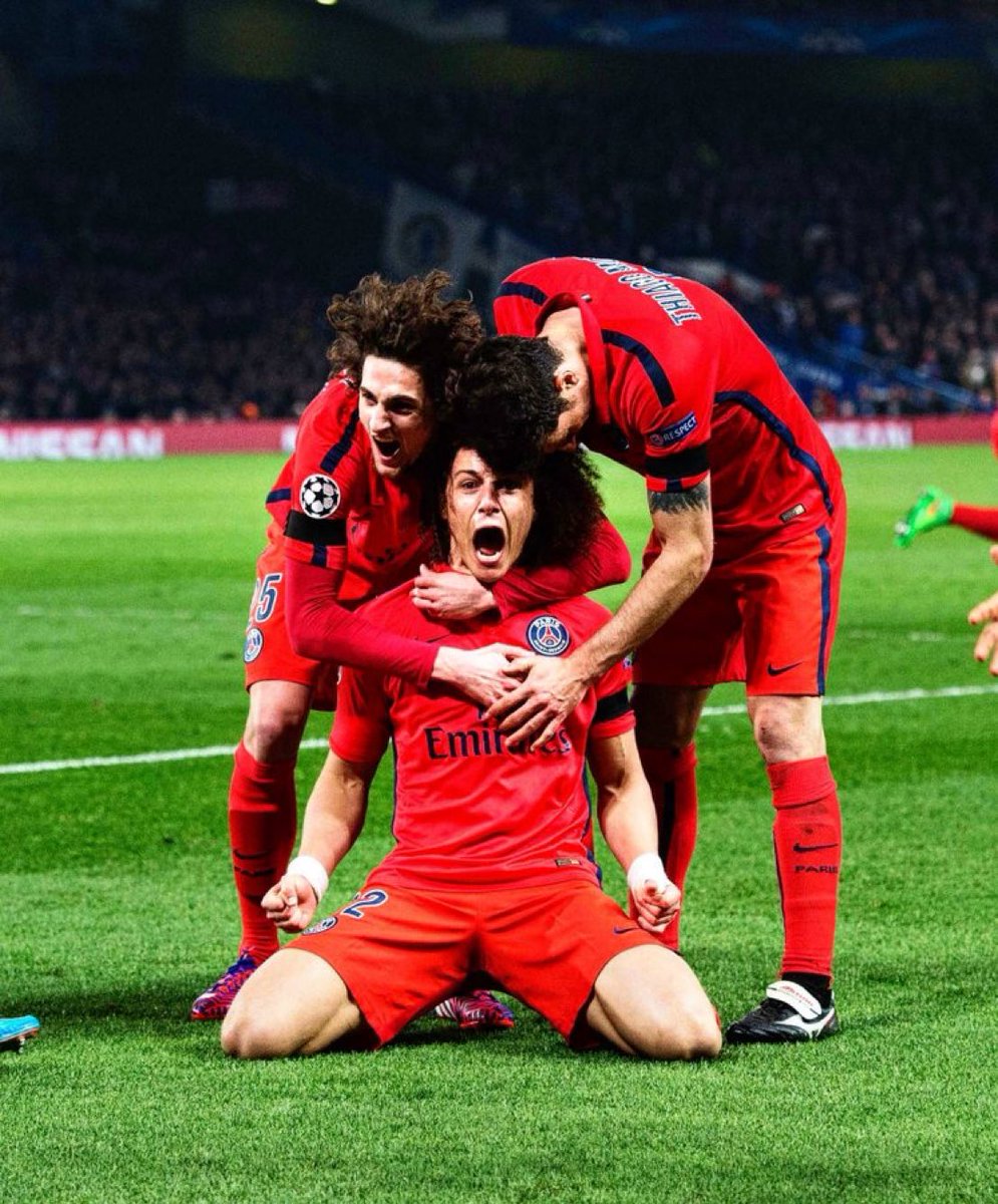 ActuFoot_'s tweet image. C'était il y a 8 ans, le PSG se qualifiait pour les quarts de finale de la Ligue des Champions en décrochant le nul face à Chelsea, 2-2. 🤩

Le PSG avait évolué en infériorité numérique pendant plus d’une heure, après l’expulsion de Zlatan.