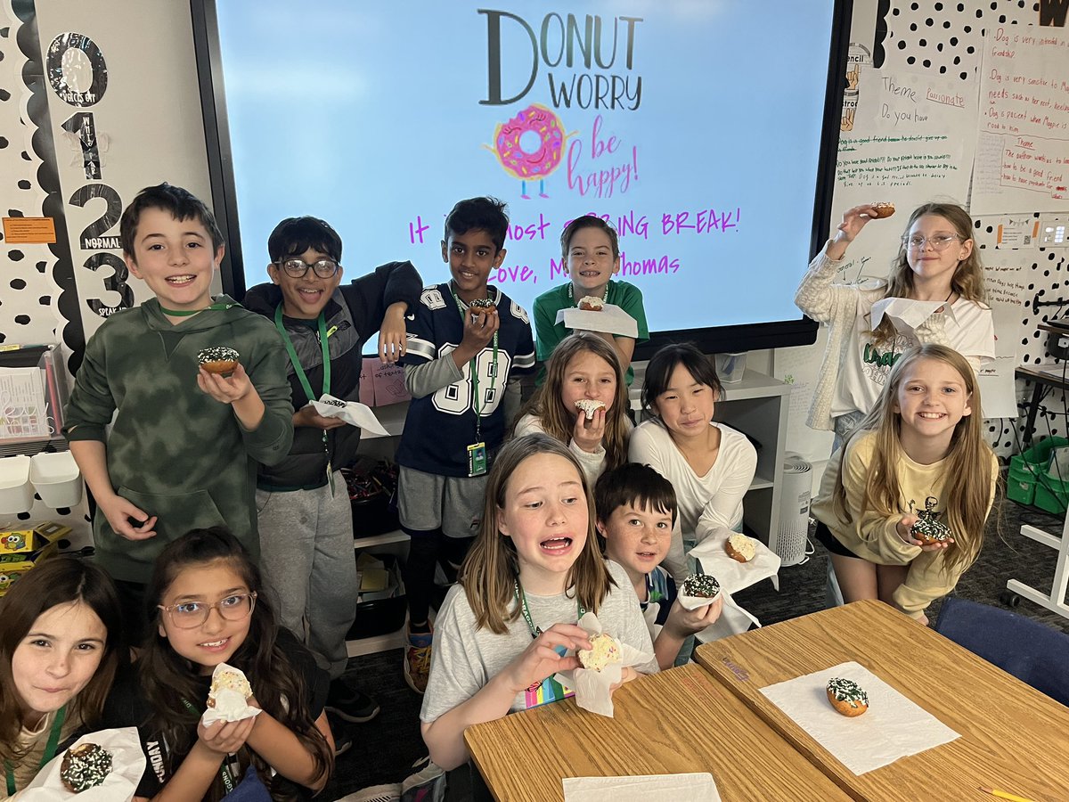 Miss Thomas was an excellent assistant today…She even treated our class to donuts! Spending the day  @Jack_D_Johnson  is so much fun! 💚🖤 #dragonproud #InspireExcellence  #jesfamily