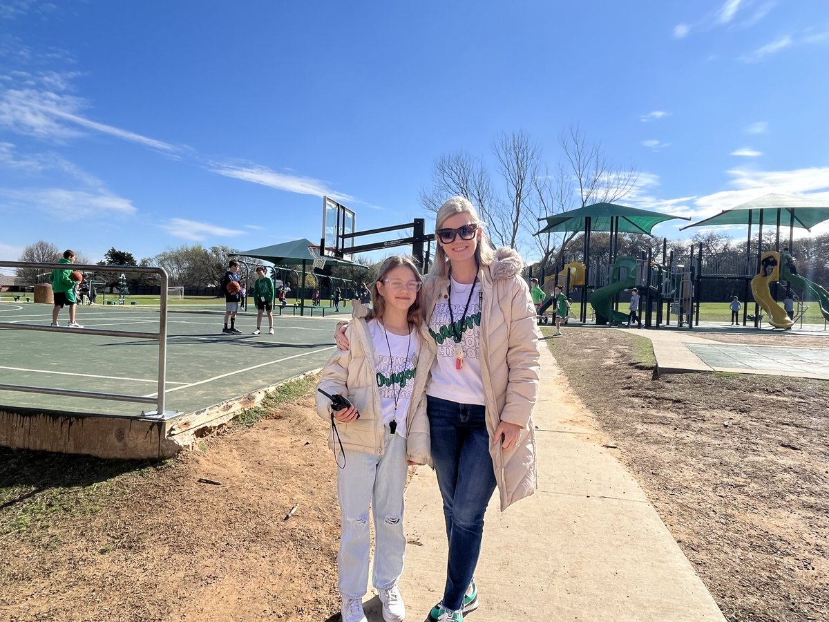 Anderson_4JES's tweet photo. Miss Thomas was an excellent assistant today…She even treated our class to donuts! Spending the day  @Jack_D_Johnson  is so much fun! 💚🖤 #dragonproud #InspireExcellence  #jesfamily https://t.co/BdfXcToObh