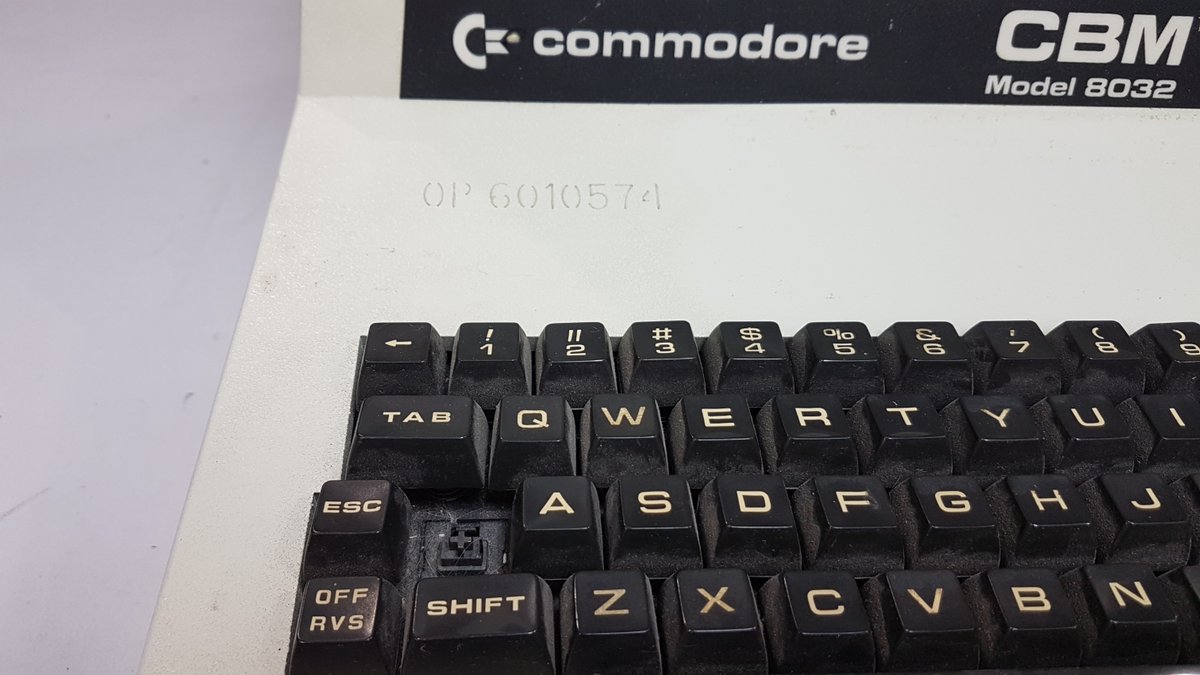 Anyone have a lead on a replacement “Shift Lock” key for a Commodore CBM 8032?
#retrocomputing #commodore #commodorepet #cbm8032 #commodorecbm #commodorecbm8032