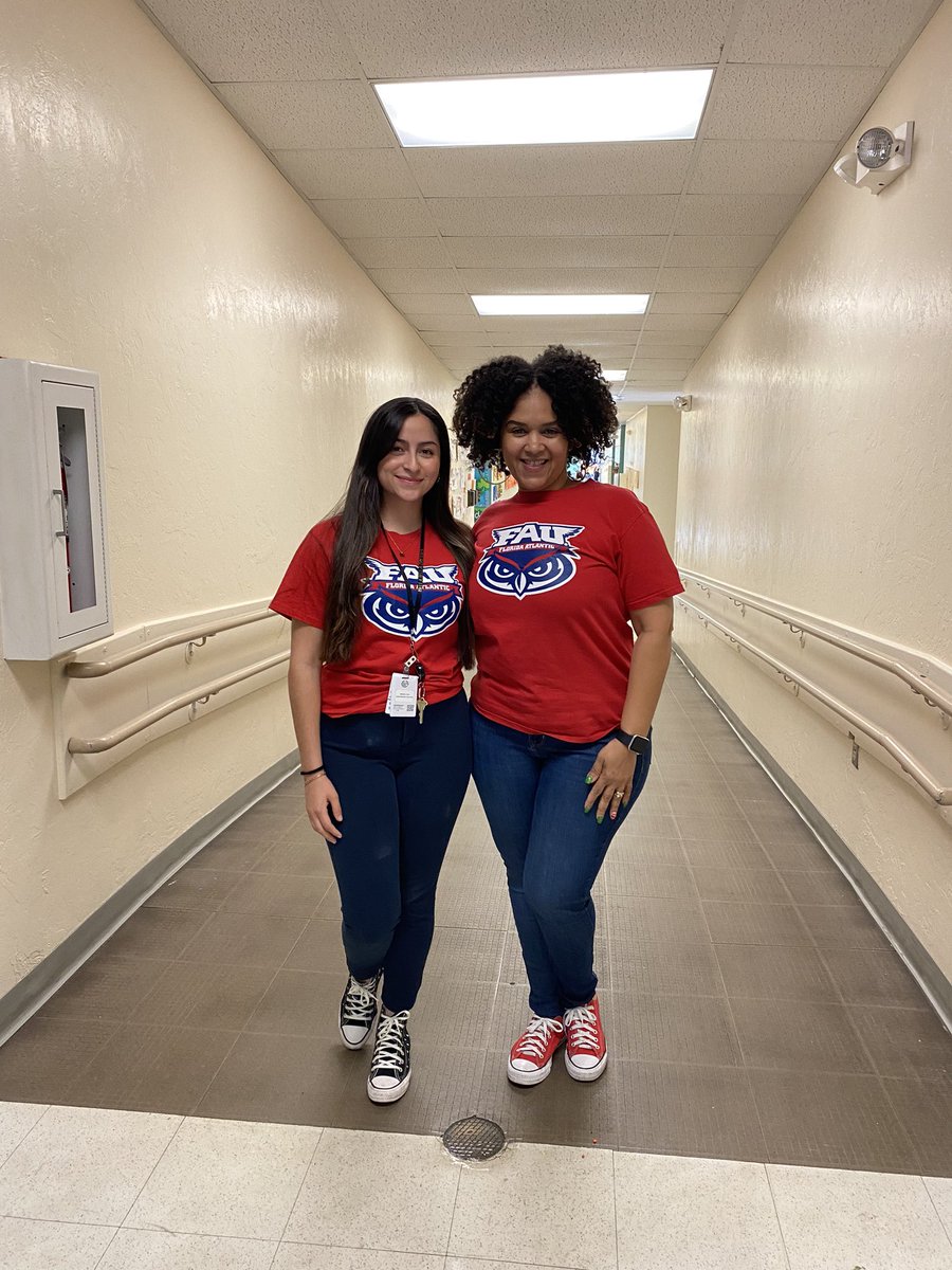 Proud <a href="/ExeqFAU/">FAU ExEq</a> Grad showing off my colors on College Friday w/ <a href="/FloridaAtlantic/">Florida Atlantic University</a> future graduate. Go Owls!