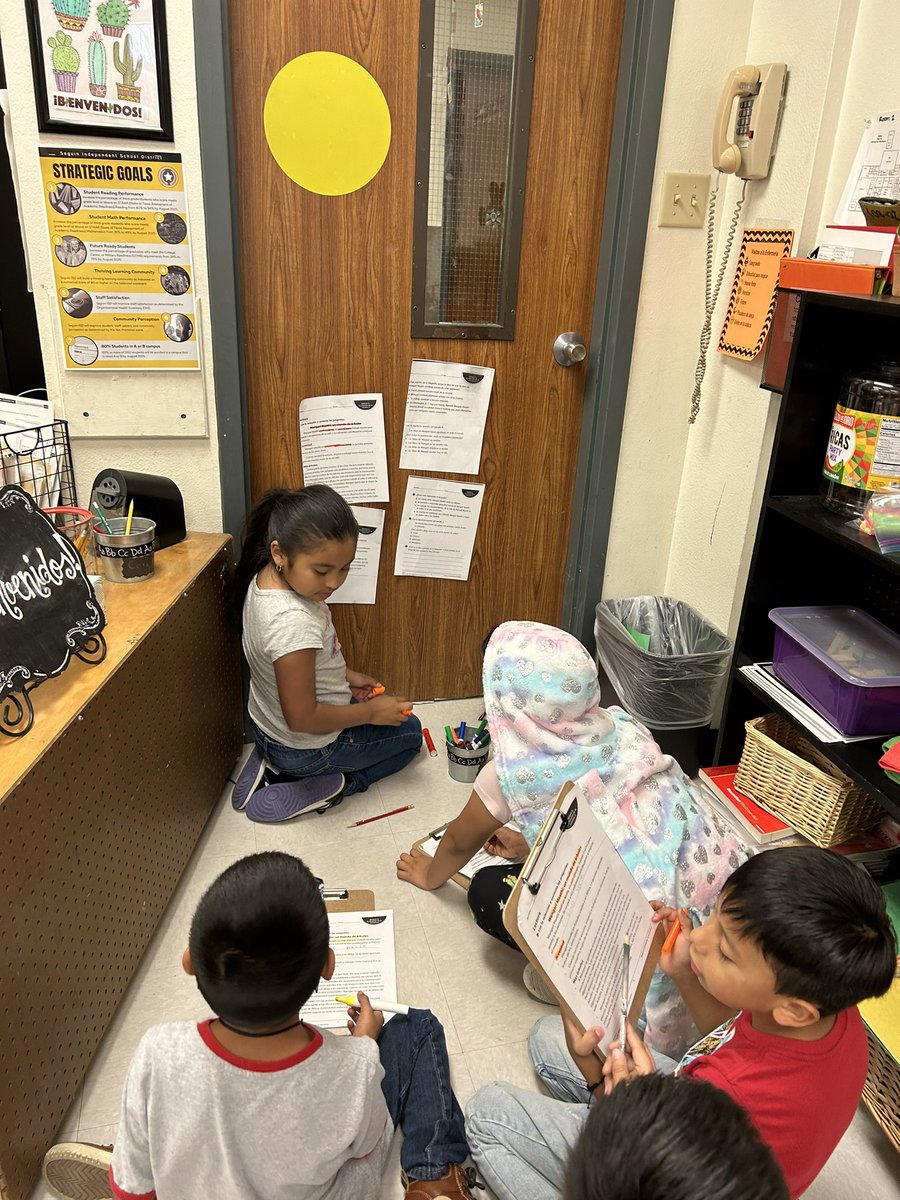 Students learning reading assessments strategies from each other. Thank you to Ms. Valentine 5th Dual Language Teacher for the idea.. my students ❤️ it!! #weareseguin #somosseguin #patlanproud <a href="/DualSeguin/">Seguin ISD Multilingual</a> <a href="/PatlanES/">Patlan Elementary</a>
