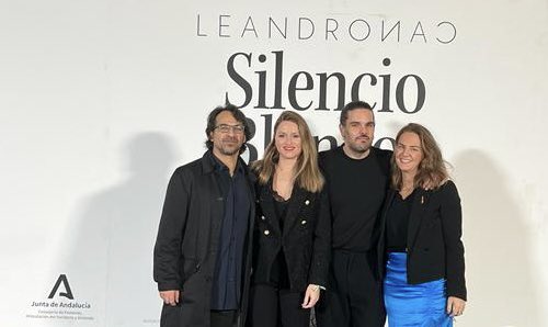 minervasalaslop's tweet photo. Delicadeza, sencillez, artesanía y una costura exquisita es lo que esconde “Silencio Blanco” de #leandrocano una obra de arte en cada pieza. Gracias por elegir #Sevilla para presentar tu primera colección nupcial #talemtoandaluz 💚🤍💚 https://t.co/AiZ0jic1Lt