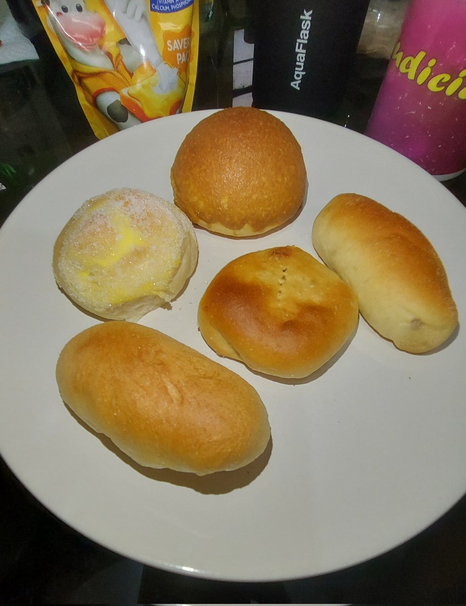 bratektender's tweet image. When you love tinapay!😅😍😍
Tara kape tayu.

#CoffeeLover #CoffeeTime #tinapay #breadlover