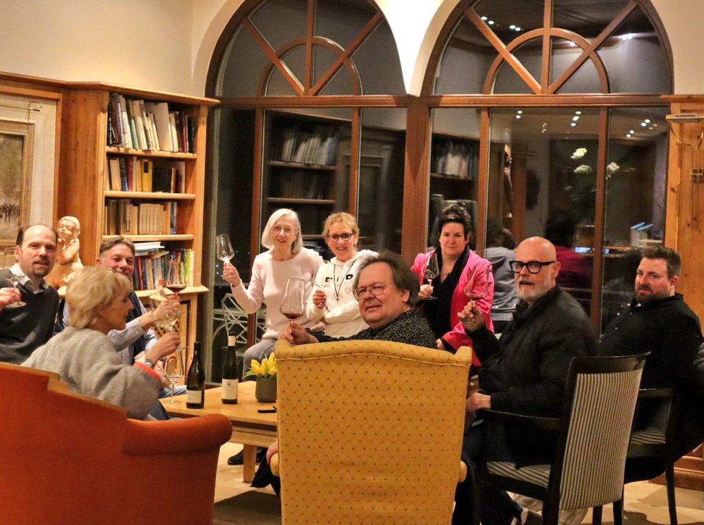 Leute, besucht die #Ahr! Man braucht euch hier, esst, trinkt, interessiert euch. Die Menschen hier sind offen, herzlich und freuen sich auf euren Besuch. Der Anblick ist krass, aber jenseits dessen ist alles schön! #klausurtagung #weinkonvent #rheingau